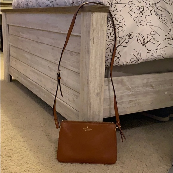 kate spade Handbags - Kate Spade Crossbody